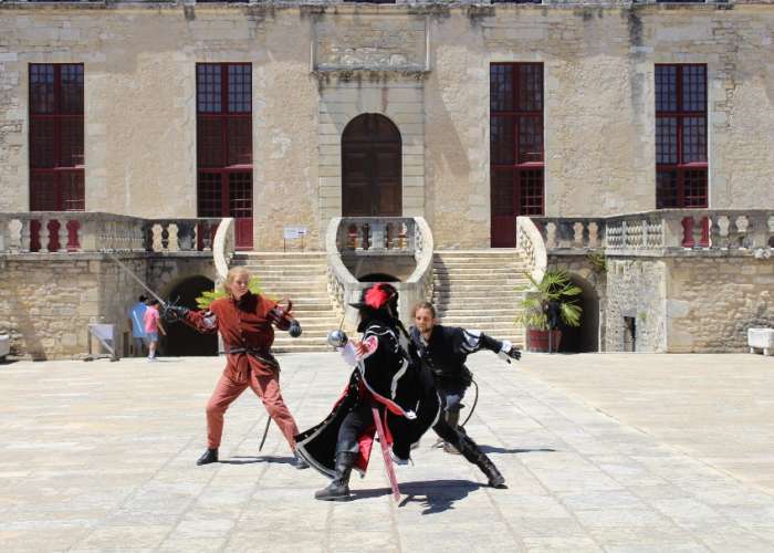 image de Spectacle de mousquetaires au combat